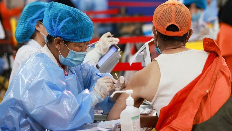 China ultrapassa marca de 1 bilhão de vacinados contra covid-19