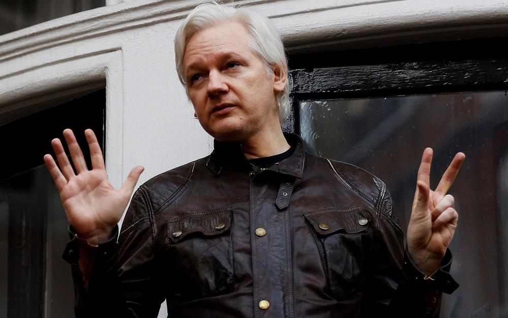 Presidente do Equador diz que há condições para Assange deixar a embaixada em Londres