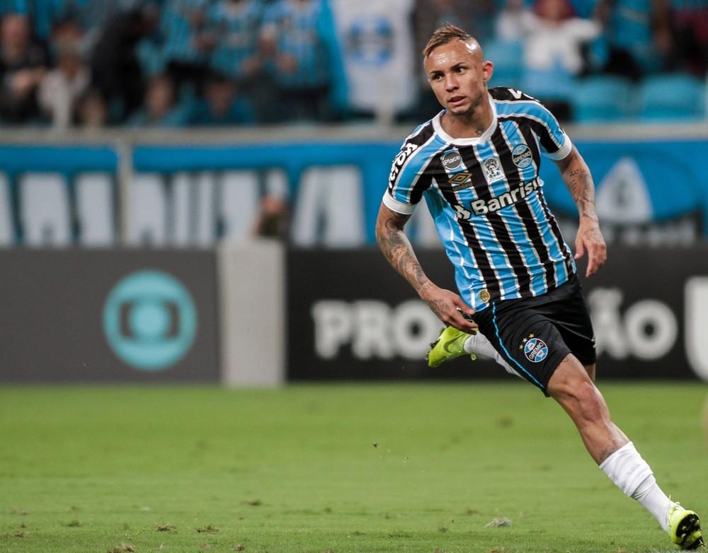 Milan observa destaques da dupla Gre-Nal e busca informações sobre Dourado e Everton