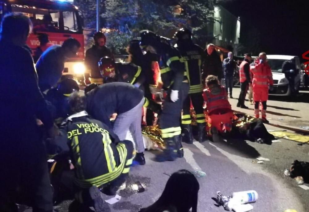 Tumulto em show deixa 6 mortos na Itália