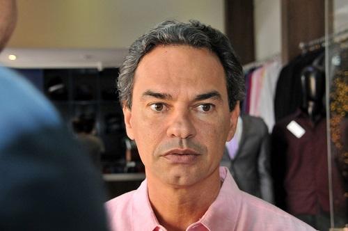 Prefeito terá dois reajustes no salário em menos de um mês