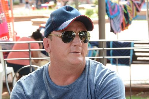 Nas ruas, população critica aumentos de salário do prefeito e funcionalismo