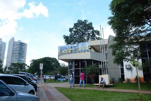 Carnês do IPTU chegam com a taxa do lixo embutida no valor