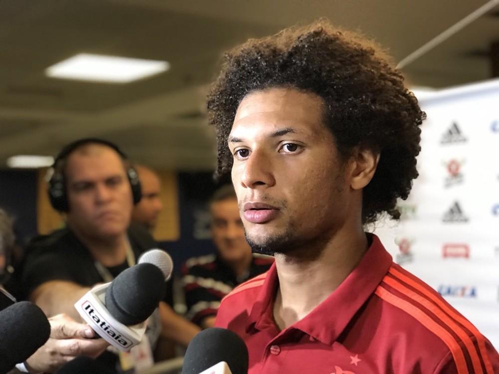 Sem risco do exterior, São Paulo enfrenta concorrência interna por Willian Arão