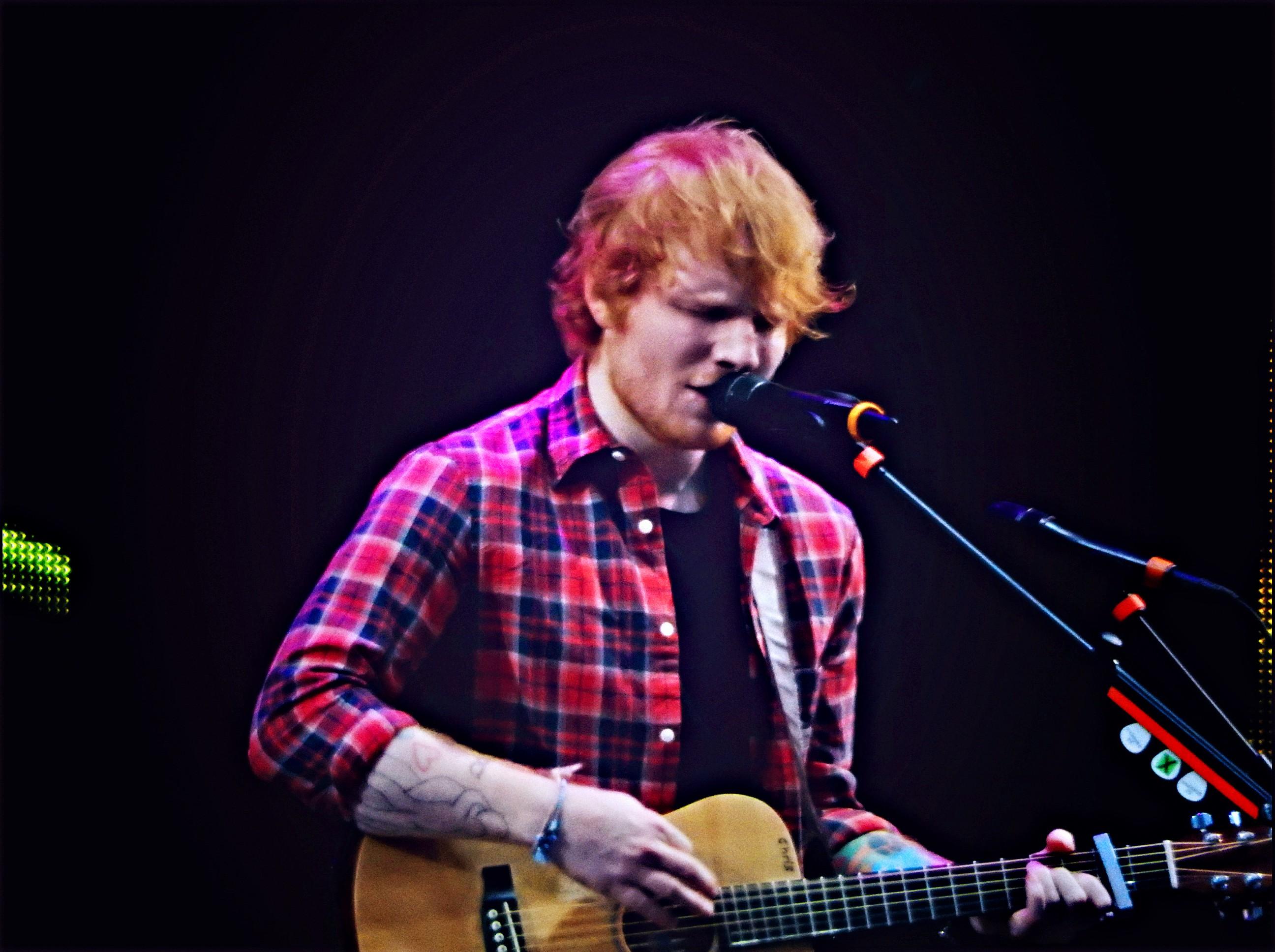 'Shape of You', de Ed Sheeran, é 1ª música a chegar em 2 bilhões de reproduções no Spotify