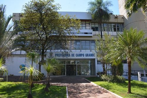 Auditores pressionam prefeito por reajuste salarial