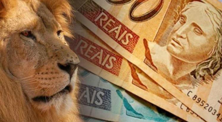 Contribuintes recebem último lote do IRPF