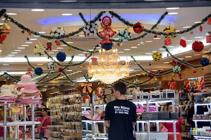 Com R$ 577 mi do 13º, comércio estima alta de 5% nas vendas