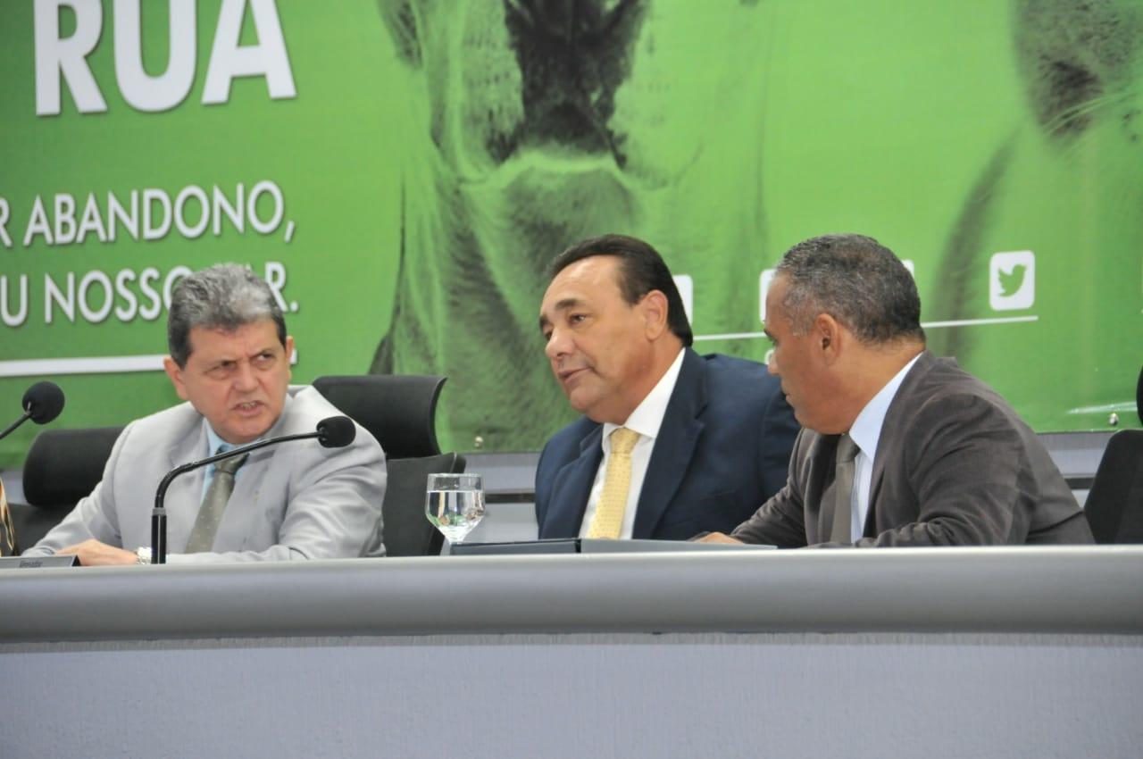 Vereadores aprovam recesso para prefeito até janeiro de 2019