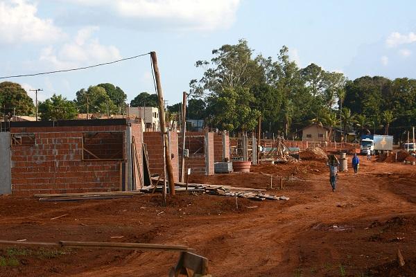 Com 40 mil na fila por casa, Emha prorroga licença para construir 624 unidades