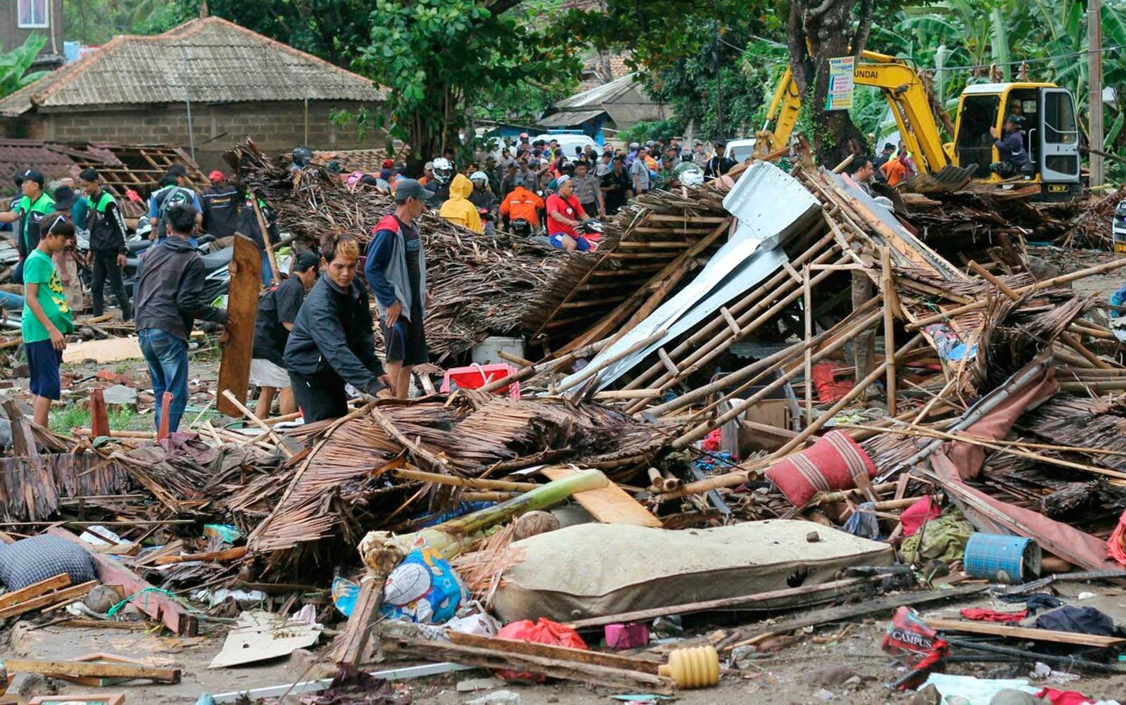 Tsunami deixa mais de 200 mortos na Indonésia