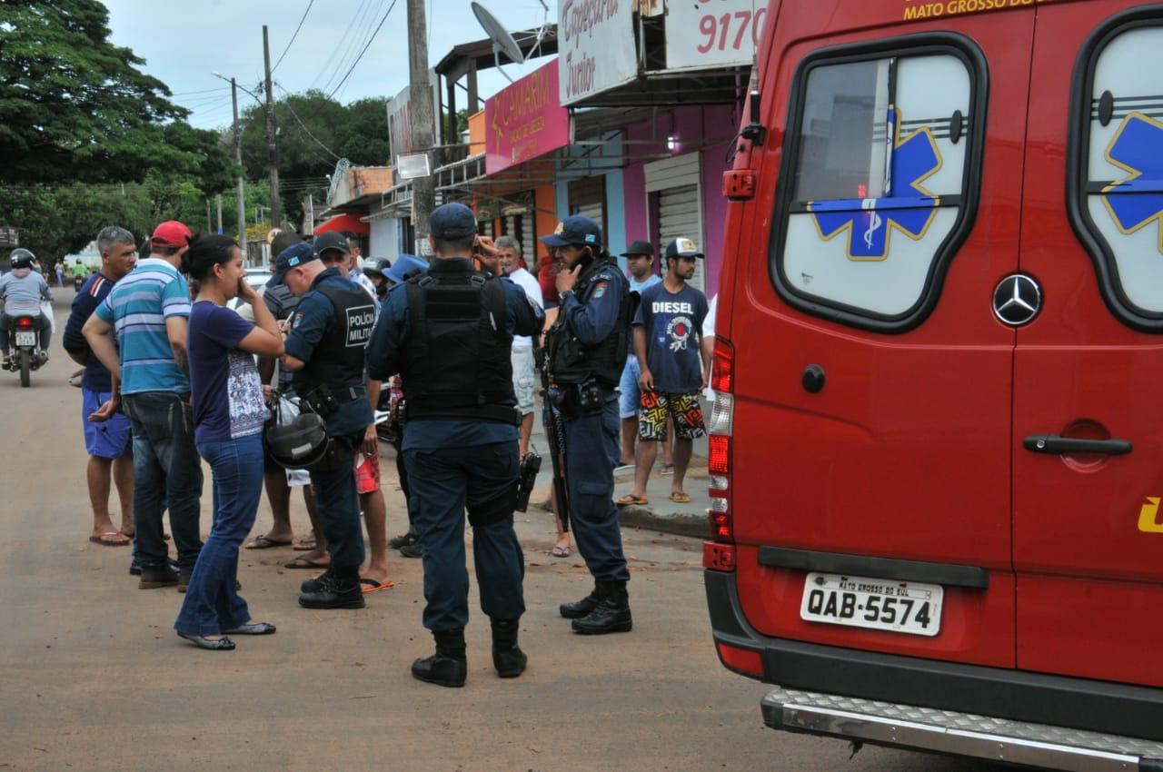 Homem mata motociclista atropelado após briga