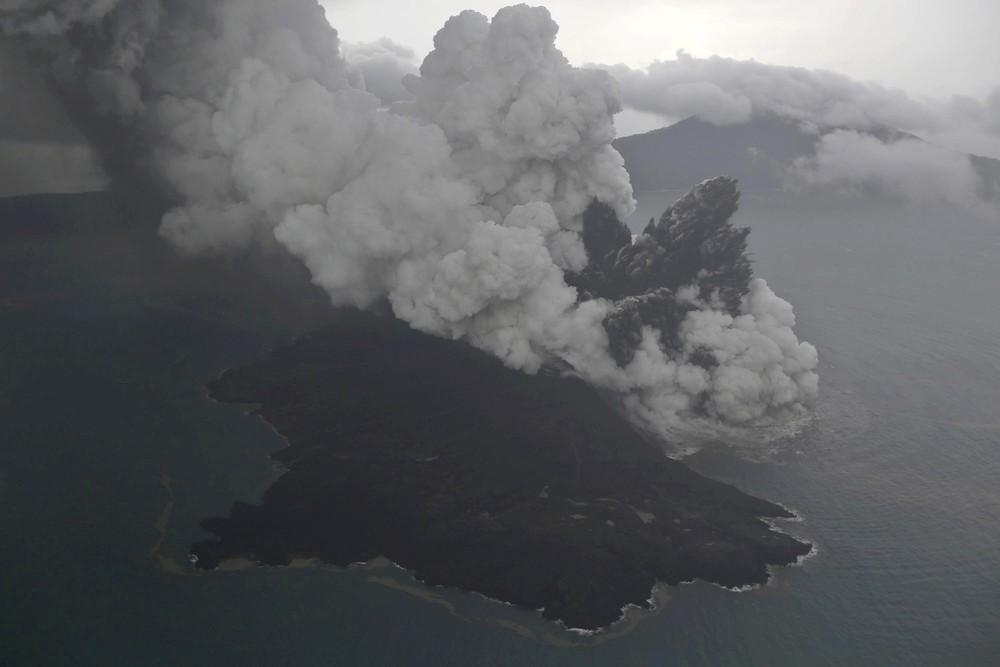Indonésia eleva alerta no vulcão Anak Krakatau