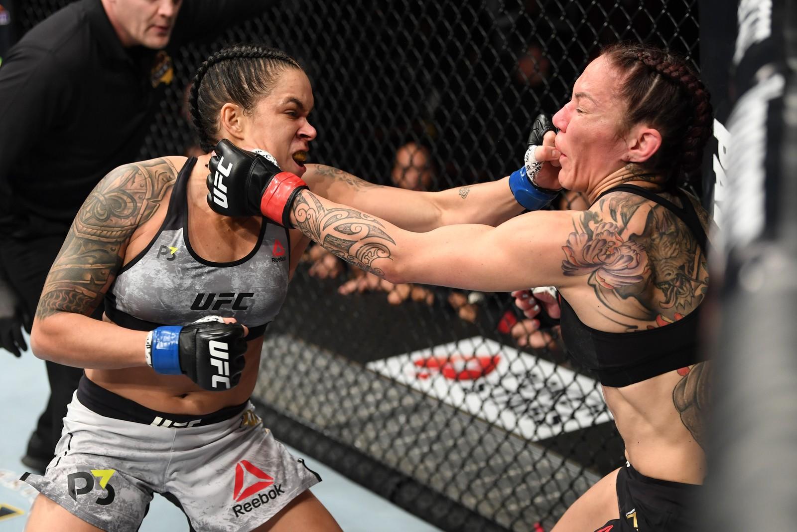 Amanda Nunes faz história e vence Cris Cyborg