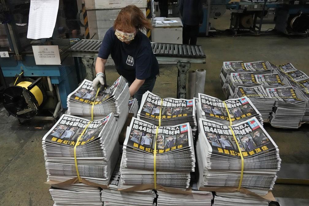 Alvo de pressão, jornal chinês fecha as portas