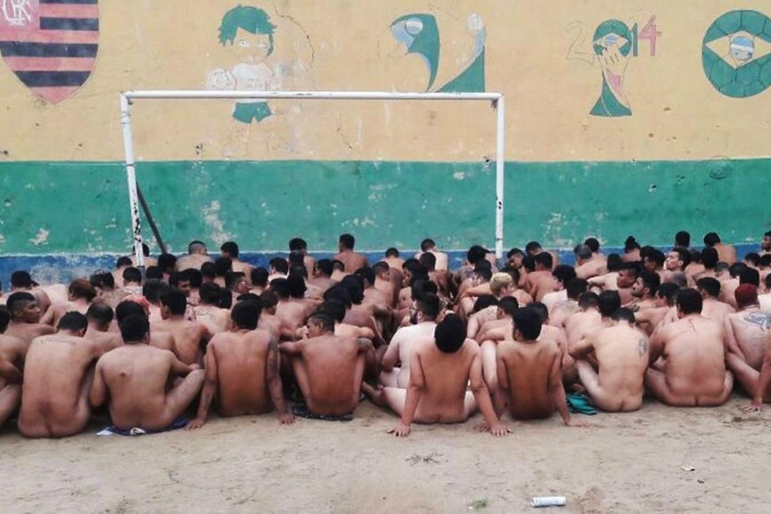 Três corpos são achados perto de prisão em Manaus