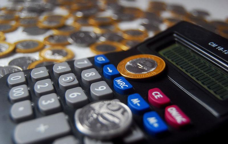 Metade dos brasileiros está no vermelho