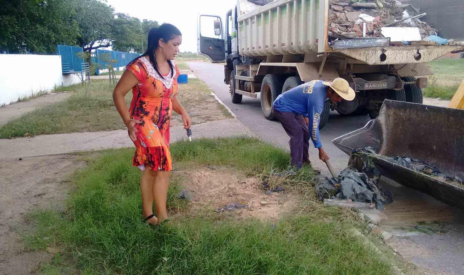Secretário e professores realizam mutirão de limpeza em escolas de Murtinho