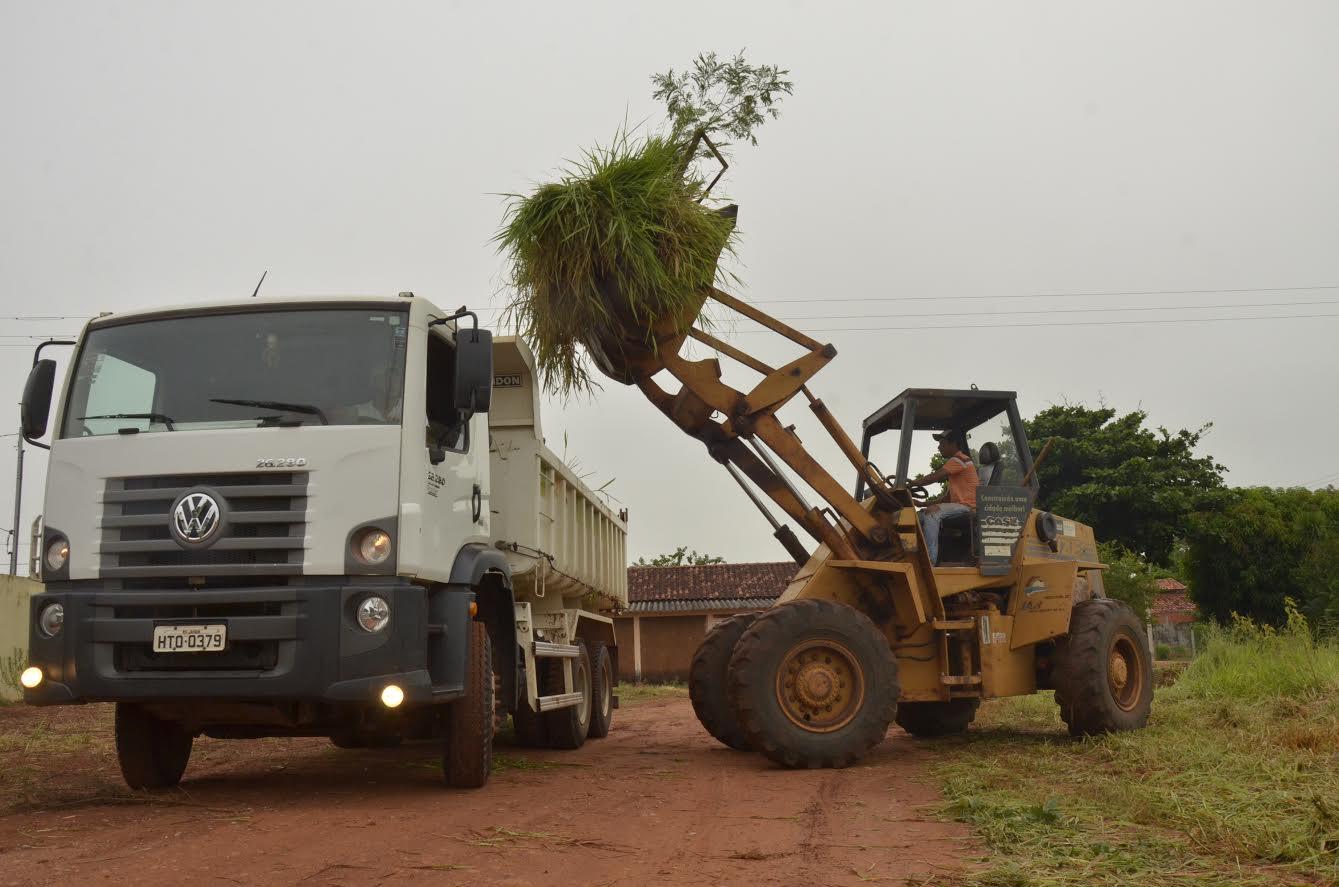 Secretaria de Obras promove mutirão de limpeza em Jardim