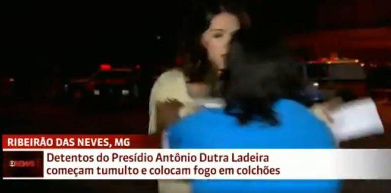 Repórter da Globo News é atacada ao vivo