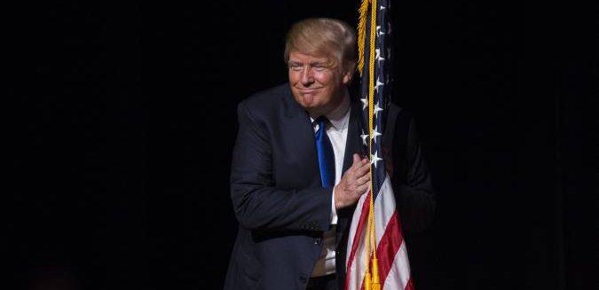 ‘Era Trump’ inicia hoje. EUA está dividido entre festas e protestos