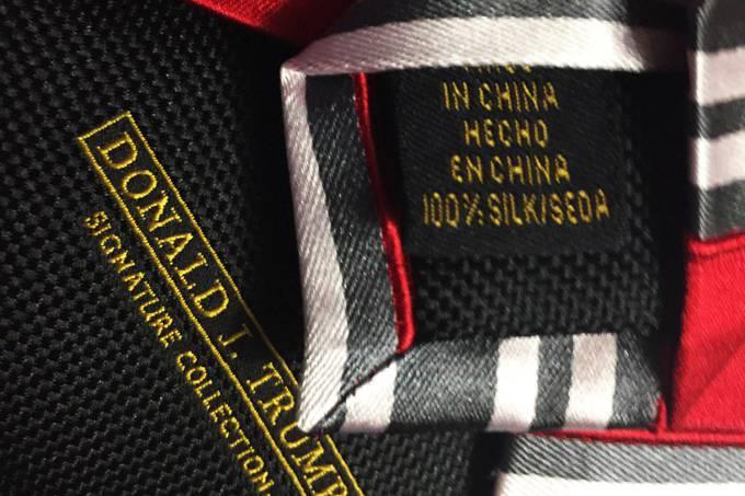 Apesar de ataques à China, Trump produz gravatas no país