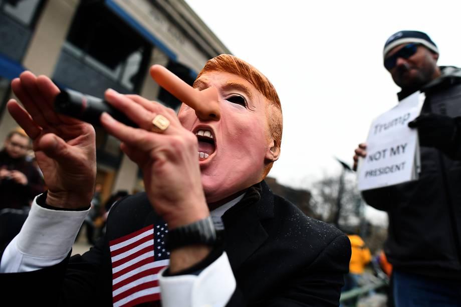 Grupos protestam contra Donald Trump em Washington