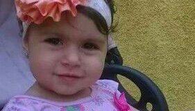 Bala perdida mata menina de 2 anos em lanchonete no Rio