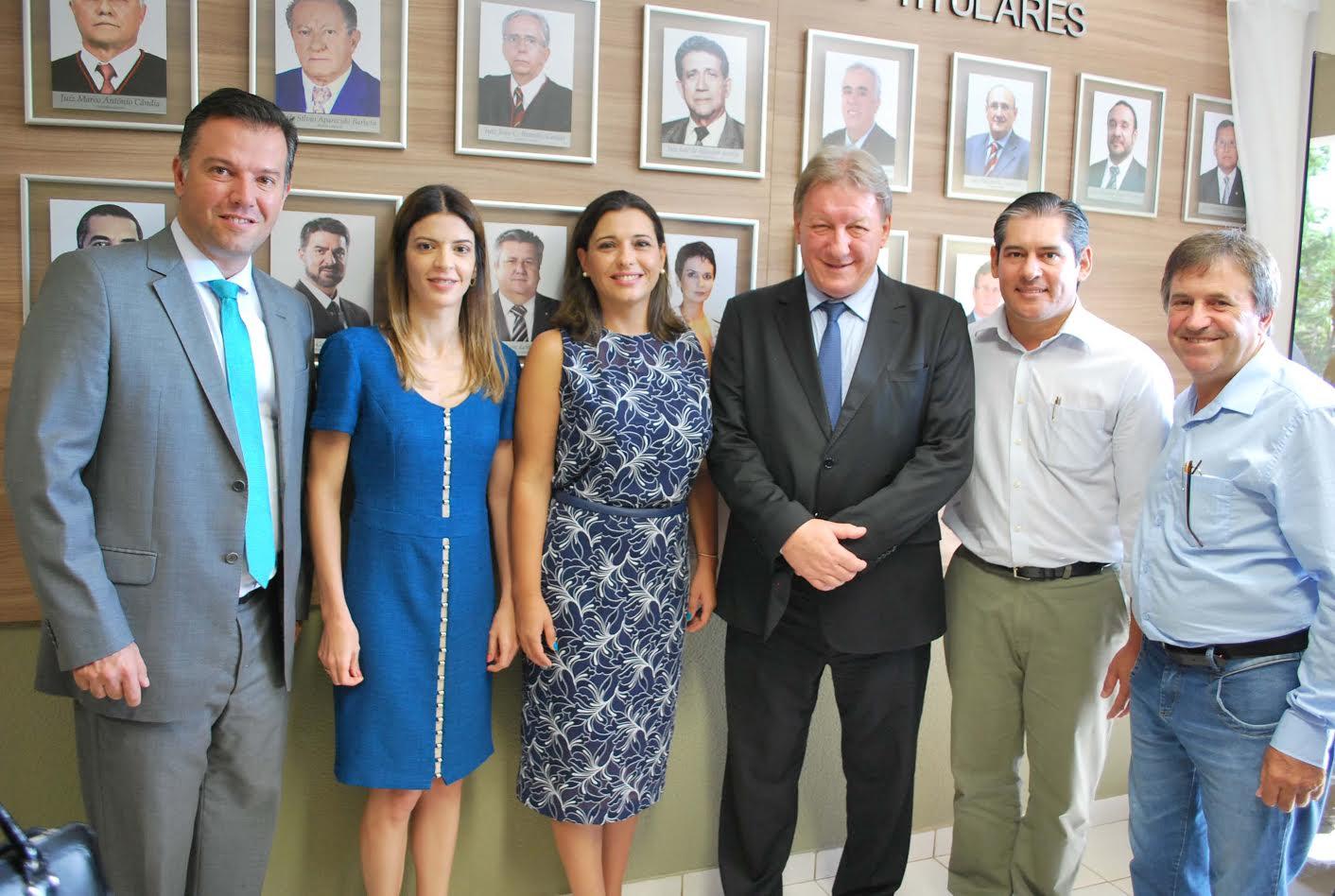 Presidente do Tribunal de Justiça de MS entrega reforma do Fórum de Jardim