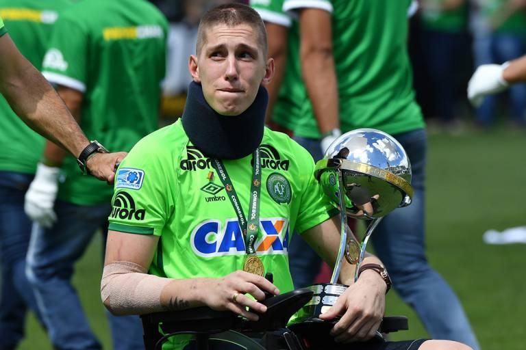 Follmann deixa hospital e planeja seguir na Chapecoense