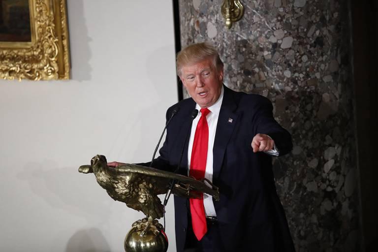 Em 1ª reunião com deputados, Trump espalha ‘fatos alternativos’