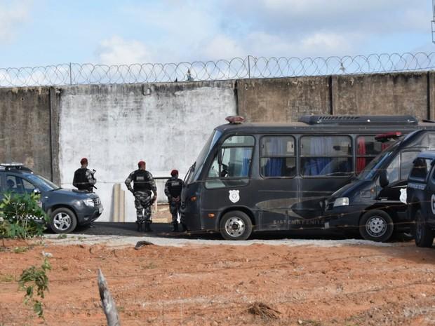 Agentes tentam retomar controle em Alcaçuz