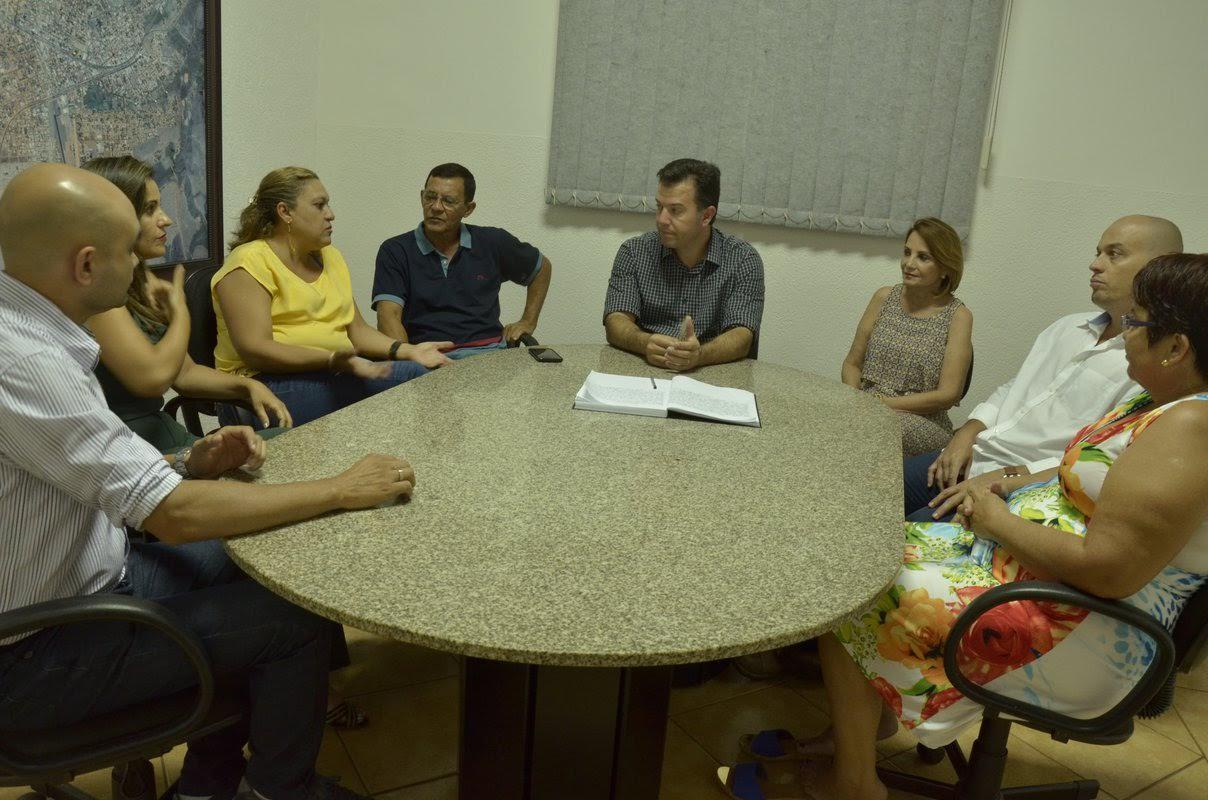 Diretores da rede municipal de ensino tomam posse em Jardim