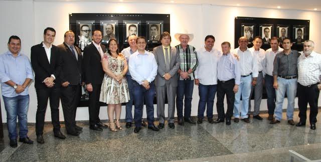 Assomasul empossa diretoria e propõe revisão de verbas