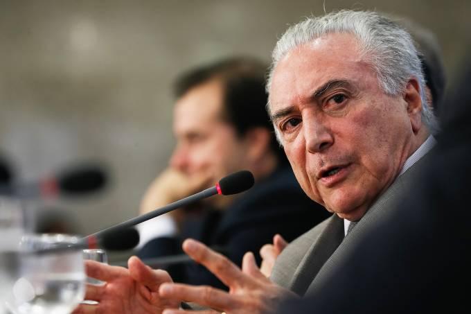Temer discute com ministros crise no ES