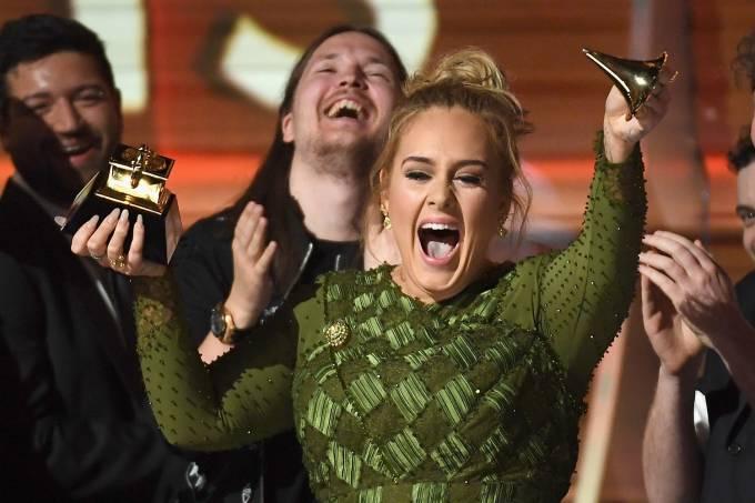 Disputa entre as divas Adele e Beyoncé ofusca política no Grammy