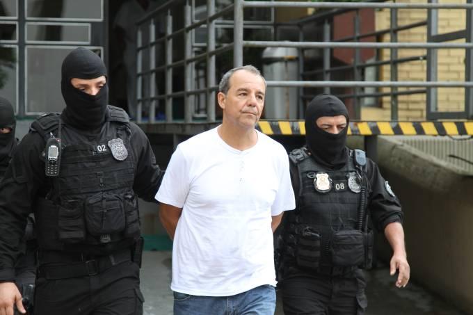 Sérgio Cabral passa mal e recebe atendimento