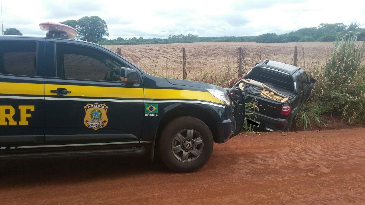 Traficante é perseguido por policiais e abandona carga