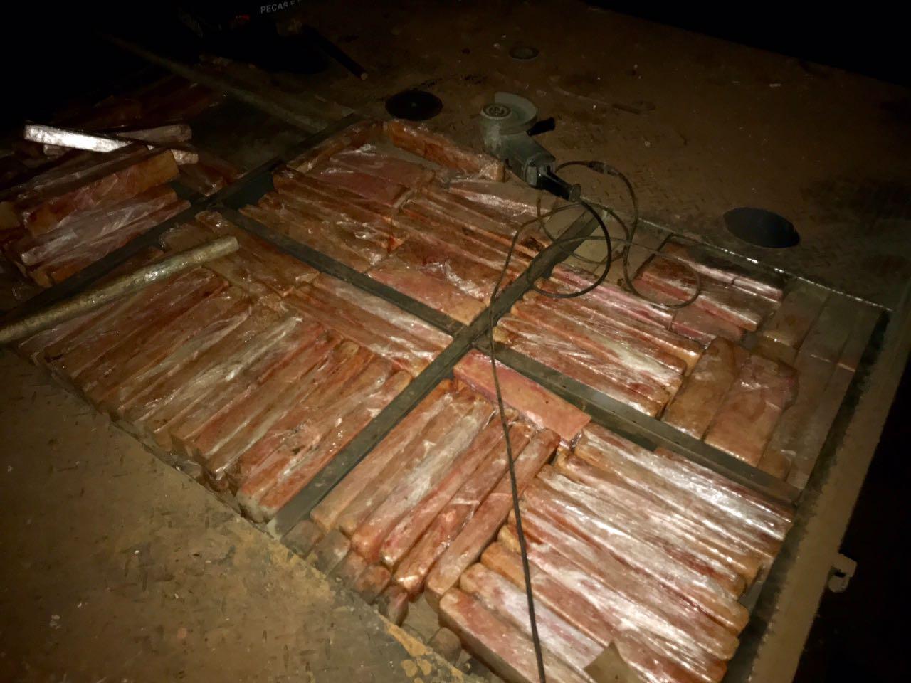 Polícia encontra 1,5 tonelada de droga em caminhão