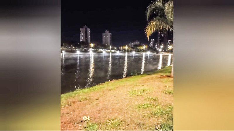 VÍDEO: Frio intenso faz névoa cobrir lago do Parque das Nações Indígenas em Campo Grande