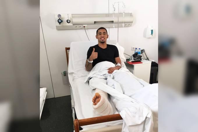 Gabriel Jesus tem operação bem-sucedida em Barcelona