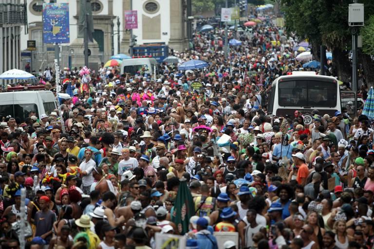 Blocos deixam 75 ton de lixo nas ruas do Rio