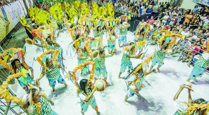 Penúltima noite de carnaval em Corumbá tem desfile das escolas de samba do grupo especial