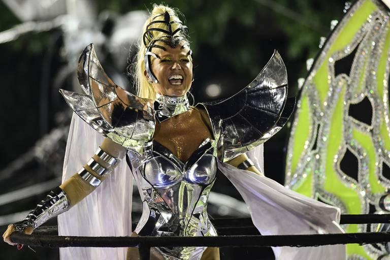 Destaque na Grande Rio, Xuxa reaparece por 8 segundos na Globo