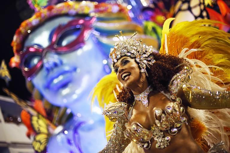 Mangueira e Portela encerram desfiles do grupo especial do Rio