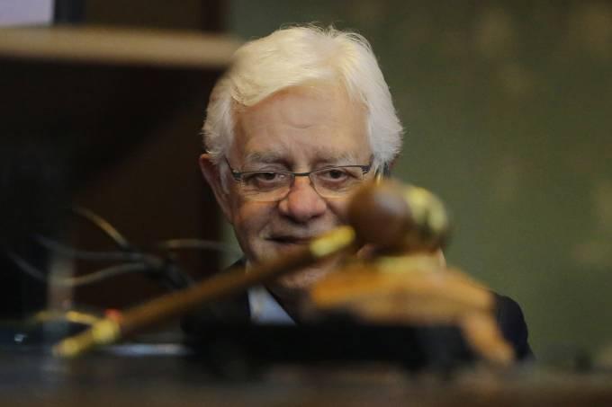 Governo arrecada R$ 3,7 bi com leilão de quatro aeroportos