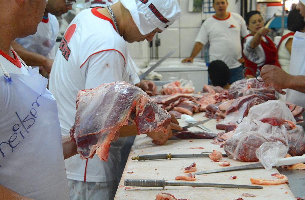 Vigilância percorre mercados e recolhe carnes