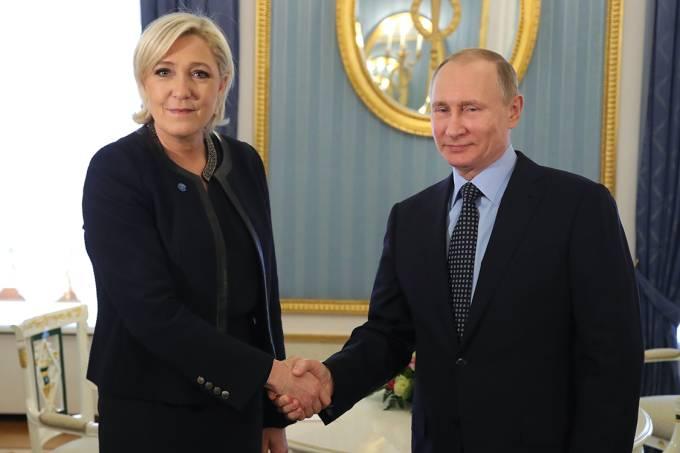 Putin encontra Le Pen e nega que Rússia tente influenciar eleição