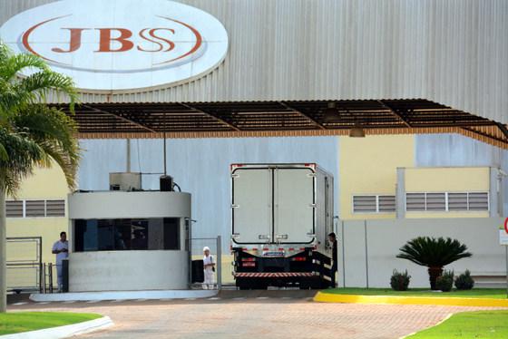 JBS retoma operações no estado com abate enxuto