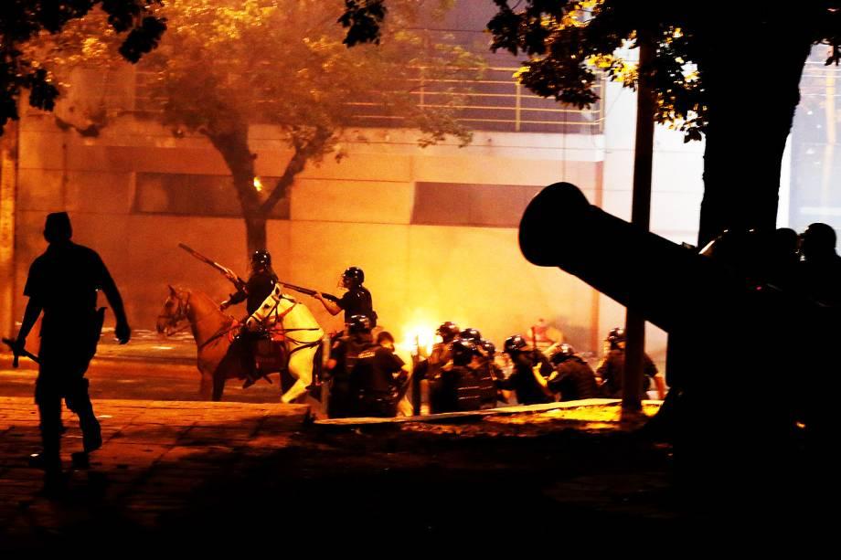 Manifestantes invadem Congresso paraguaio